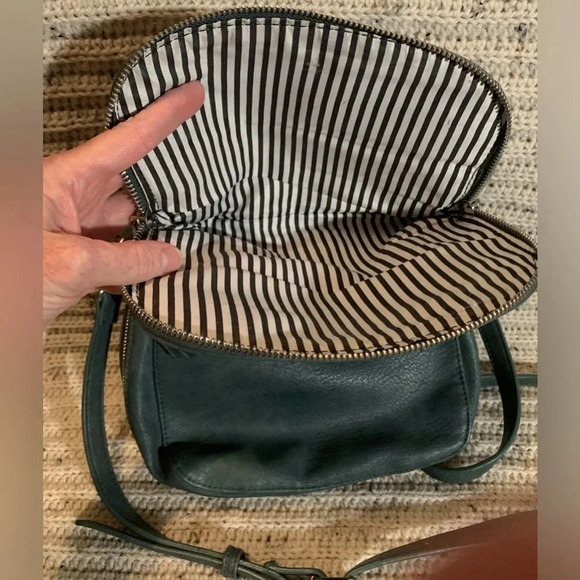 Urban Expressions crossbody Leather adjustable strap purse/handbag - Picture 3 of 9